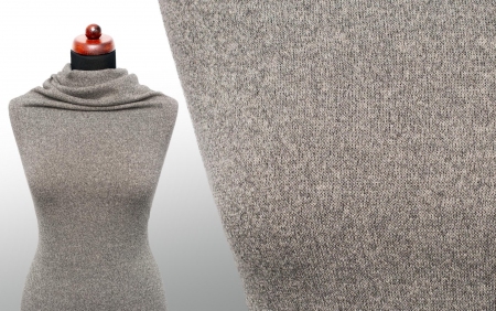 Doskonałej jakości swetrowa dzianina angorka o wyraźnym dżersejowym splocie.