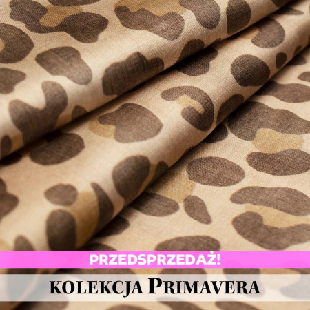 Wzorzysta tkanina wiskozowa o subtelnym, satynowym połysku.