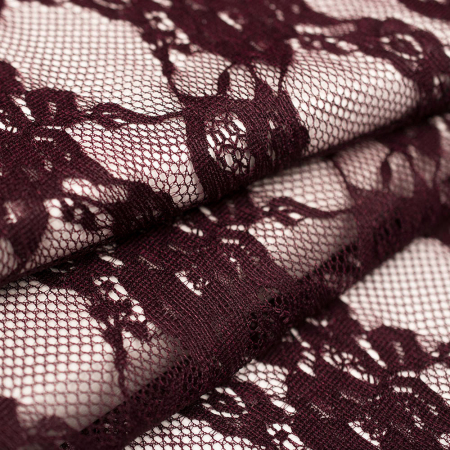 Koronka na elastycznej siatce to wyjątkowa tkanina, która łączy subtelność z wygodą użytkowania.