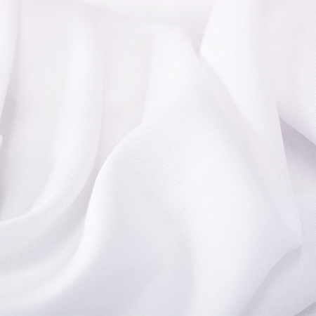Tkanina wiskozowa o splocie płóciennym, wykonana z wysokiej jakości włókien.
