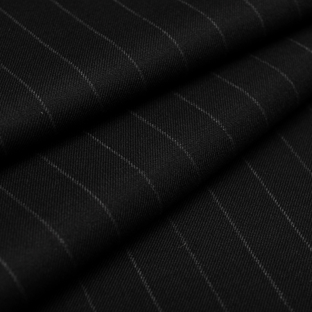 Wool Prada to wysokiej jakości materiał z dodatkiem wełny, wyróżniający się jednolitą, elegancką powierzchnią i starannie wykonanym splotem.