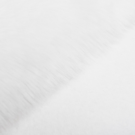Wysokiej jakości użytkowania tkanina futrzana w pięknym, białym kolorze.