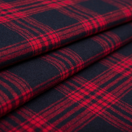 Bawełniana tkanina flanelowa o ponadczasowym i modnym wzorze kraty.
