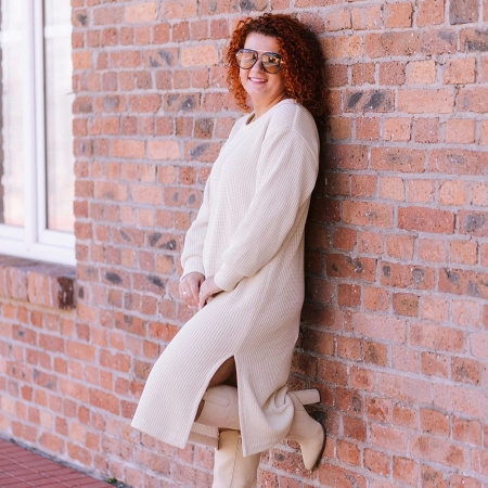 Bawełniana dzianina swetrowa w jednolitym kolorze, świetnie sprawdzi się jesienną porą.