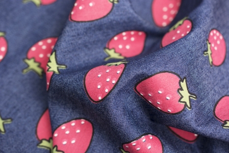 CIENKA TKANINA JEANSOWA SPRING STRAWBERRY