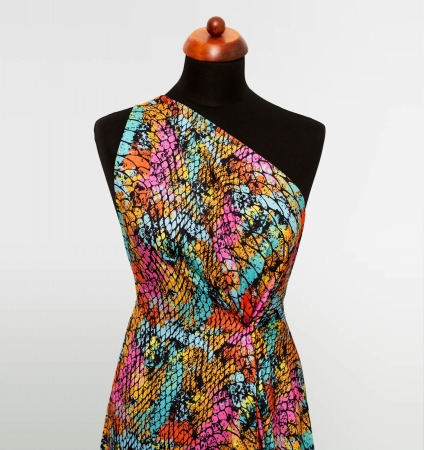 Tkanina Barcelona - wzorzysta tkanina o lekko wyczuwalnej, diagonalnej fakturze w postaci ukośnych prążków.