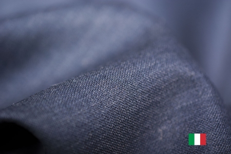 Wysokiej jakości użytkowania , włoska tkanina garniturowa, w kolorze jeansowym.