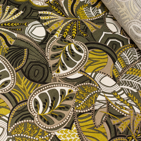 Lekka, miękka i pięknie lejąca tkanina o ciekawej fakturze subtelnie nawiązującej do struktury lnu.