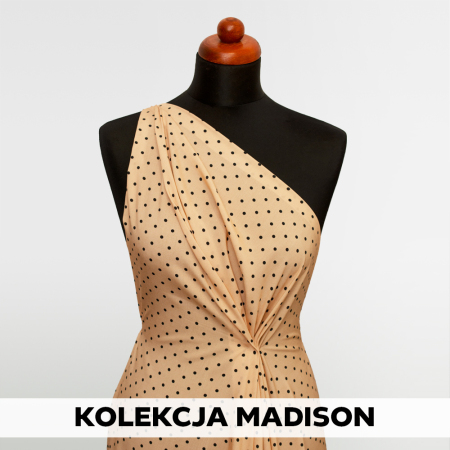 Tkanina z 100% wiskozy to lekki, miękki materiał, który pięknie układa się na sylwetce, tworząc naturalne fałdy i swobodny ruch.