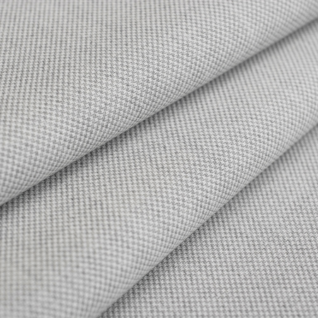 Elegancka tkanina o bardzo wysokiej jakości, która łączy miękkość, przewiewność i subtelny komfort.