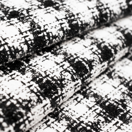 Zjawiskowa, wysokiej jakości tkanina ubraniowa o charakterystycznym splocie Chanel, z dodatkiem połyskującej nitki.