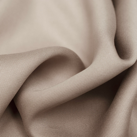 Tkanina Tencel, potocznie zwana sztucznym jedwabiem.