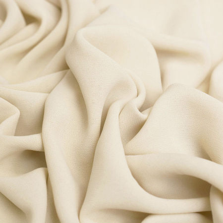 Lekka i zwiewna tkanina szyfonowa wykonana z mocno skręconej przędzy.