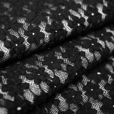 Koronka na elastycznej siatce to wyjątkowa tkanina, która łączy subtelność z wygodą użytkowania.