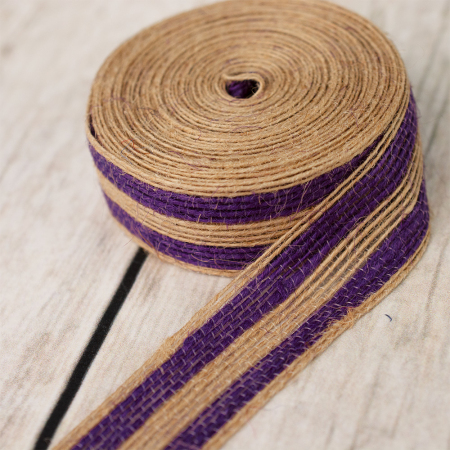 Ozdobna taśma pleciona wykonana ze sznurka jutowego oraz żyłkowej nici.