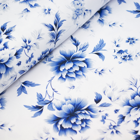 Tkanina dekoracyjna z pięknym wzorem w motywie kwiatowym.