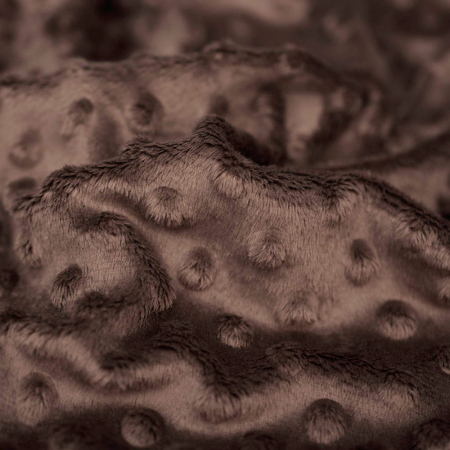 Minky Welur Kropki to bardzo popularna dzianina szczególnie wśród wyrobów dla dzieci.