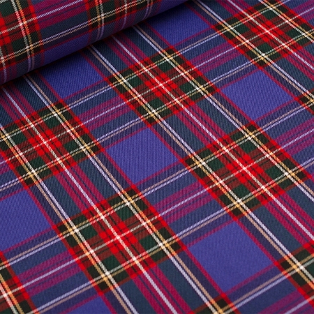 Tkanina wiskozowa w bardzo modnym w tym sezonie wzorze szkockiej kratki.