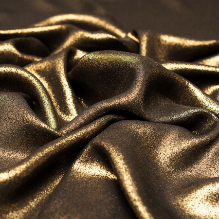 Delikatna tkanina szyfonowa z dodatkiem metalicznej nici w kolorze złota.