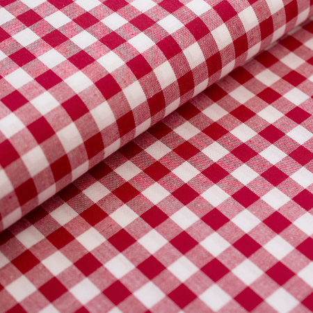 Tkanina wykonana z przędzy bawełnianej wyróżnia się luźniejszym, wyraźnym splotem oraz włóknami barwionymi oddzielnie, które tworzą klasyczny wzór kratki.