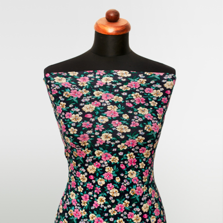 Dzianina wiskozowa w bardzo modnym wzorze paisley.