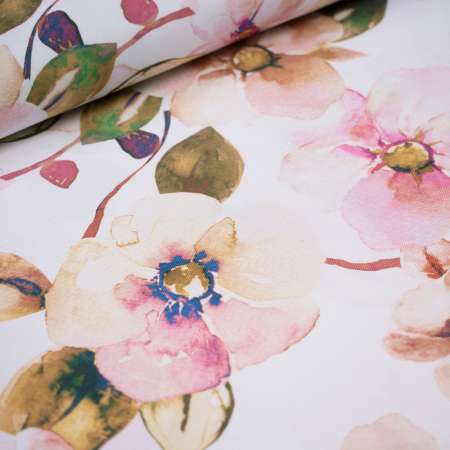 Tkanina dekoracyjna z pięknym wzorem w motywie kwiatowym.