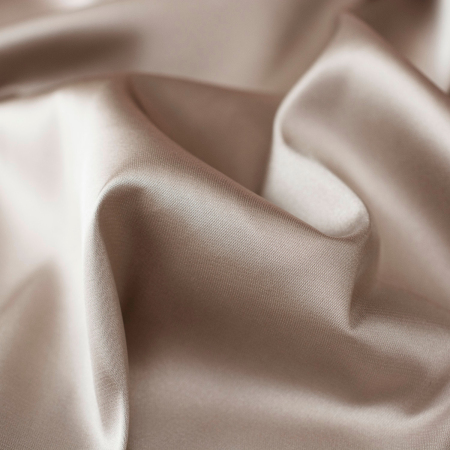 Doskonałej jakości tkanina satynowa, świetnie nadaje się na szykowne sukienki oraz eleganckie koszule.