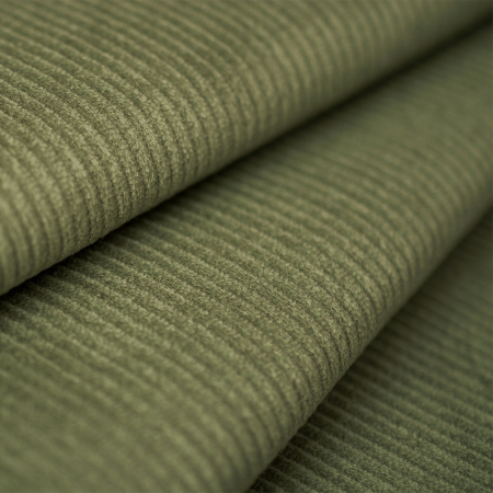 Sztruks to tkanina o charakterystycznej prążkowanej fakturze, która nadaje jej wyjątkowy i rozpoznawalny wygląd.