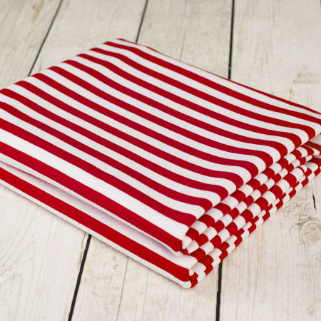 Bawełniana dzianina dresowa o spodzie pętelkowym w bardzo modnym w tym sezonie wzorze w paski.