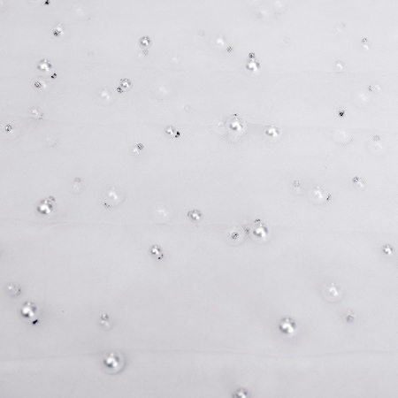 Tiul perełka, delikatna tkanina w formie siateczki.