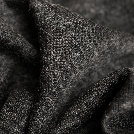 Angorka Premium, świetniej jakości dzianina o drobnym splocie swetrowym oraz melangowym wzorze.