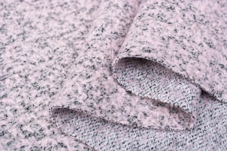 Wełniana tkanina Pari o ciekawej fakturze, świetnie nadaje się na odzież wierzchnią.