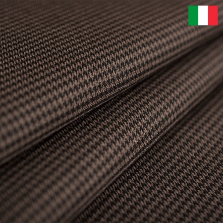 Wysokiej jakości włoska tkanina wiskozowa w modnym wzorze kratki.