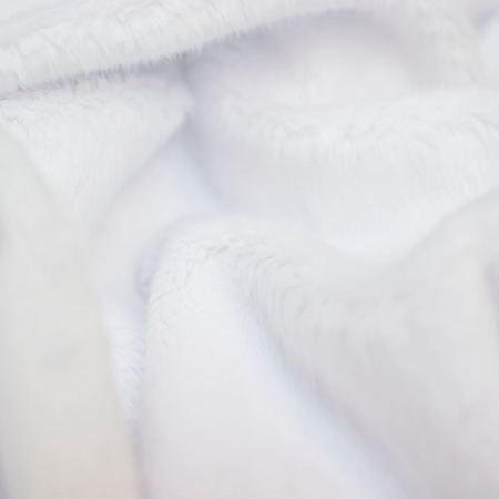 Wysokiej jakości użytkowania tkanina futrzana w pięknym, białym kolorze.
