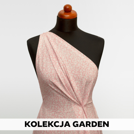 Tkanina z 100% wiskozy to lekki, miękki materiał, który pięknie układa się na sylwetce, tworząc naturalne fałdy i swobodny ruch.