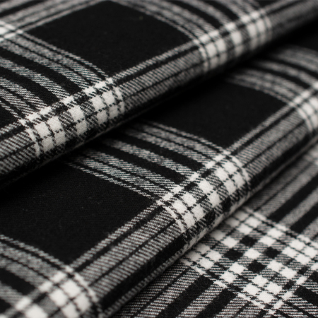 Bawełniana tkanina flanelowa o ponadczasowym i modnym wzorze kraty.