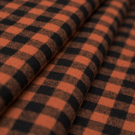 Bawełniana tkanina flanelowa o ponadczasowym i modnym wzorze kraty o szerokości 1 cm.