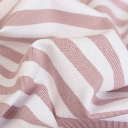 Wzorzysta dzianina bawełniana typu Singiel zachwyca miękkością, przewiewnością i naturalnym komfortem noszenia.