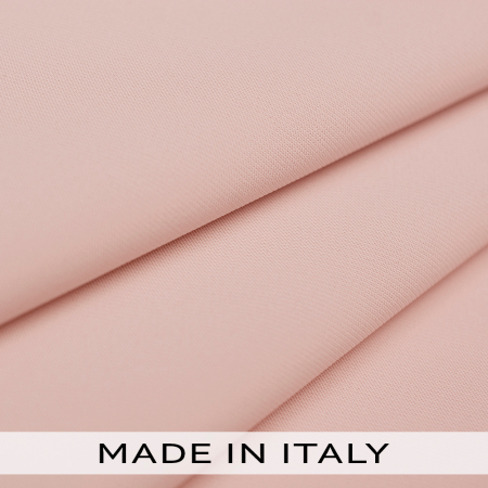 Tkanina Valentino to elegancki materiał premium o szlachetnej, dopracowanej strukturze i gęstym, żorżetowym splocie.