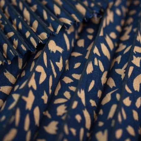 PANEL PLISOWANY NAVY BEIGE PATTERN